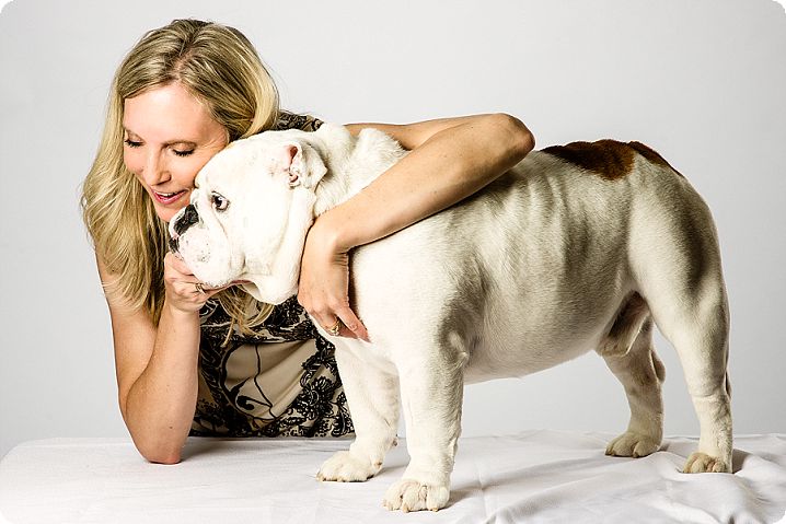 show English Bulldog with owner